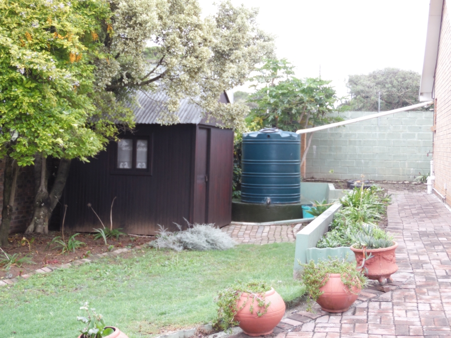 9 Bedroom Property for Sale in East Bank Eastern Cape
